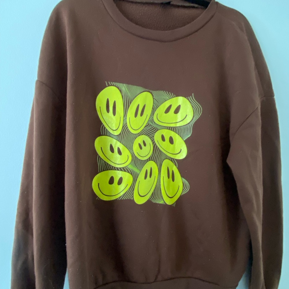 SHEIN brown crewneck with smiley faces (M)